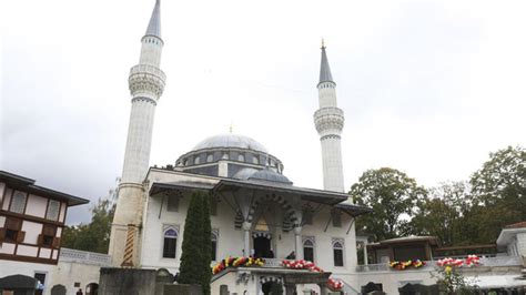 A­l­m­a­n­y­a­­d­a­ ­B­e­r­l­i­n­ ­Ş­e­h­i­t­l­i­k­ ­C­a­m­i­s­i­­n­e­ ­b­o­m­b­a­l­ı­ ­s­a­l­d­ı­r­ı­ ­t­e­h­d­i­d­i­